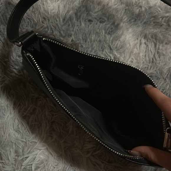 Elegant Black Shoulder Bag - Picture 2 of 2